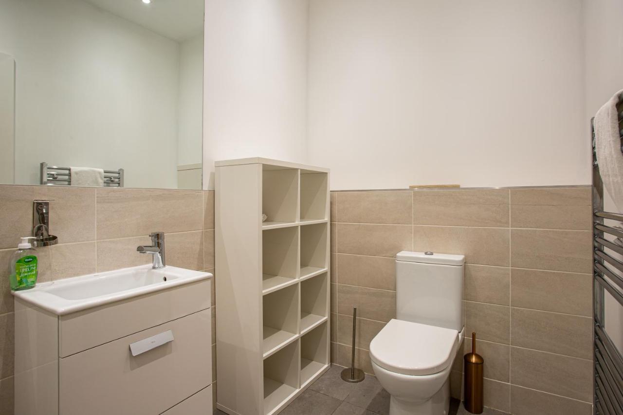 Modern Luxury Apartment, Sleeps 6, Best Location Belfast Exterior photo