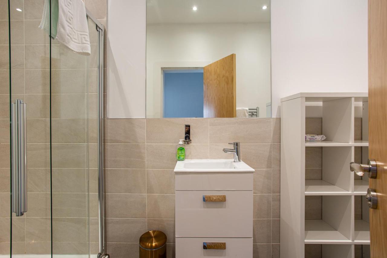 Modern Luxury Apartment, Sleeps 6, Best Location Belfast Exterior photo